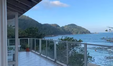 Ubatuba, Vermelha do Centro - Cobertura pé na areia, com vista total para o mar.
