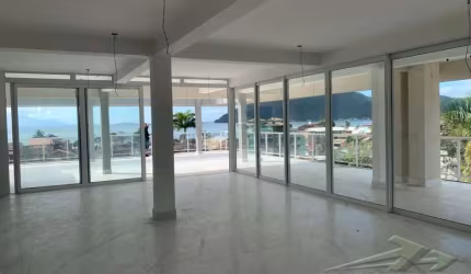 Ubatuba, Itaguá - Belíssima Cobertura com 500 m2. de área útil e vista para mar.