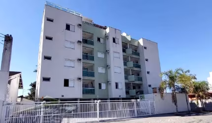 Ubatuba, Centro - Apartamento de 03 quartos sendo 01 suite e área de lazer.