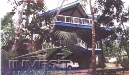 Ubatuba, Praia do Felix - Pé na areia, sobrado com 200m2, estilo rustico, 04 Suítes.