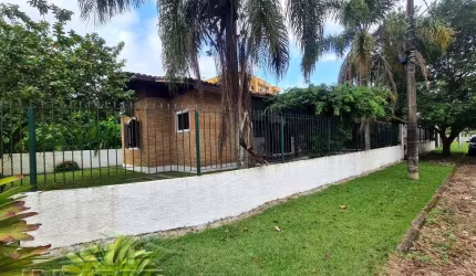 Ubatuba, Parque Vivamar - Belíssima casa com 03 dormitorios sendo 01 suite.