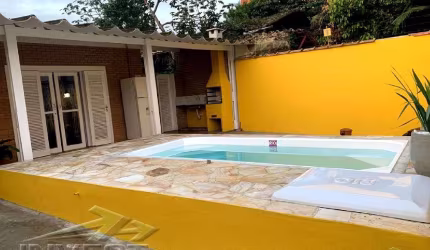 Ubatuba, Tenorio -  Casa com 03 dormitorios e area de lazer.