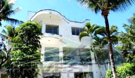 Ubatuba, Ponta das Toninhas - Casa bem localizada com vista total para mar e praia, terreno com 1.000m2.