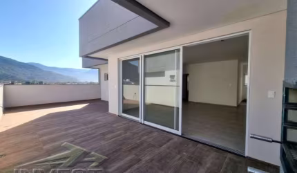 Ubatuba, centro, Apartamento cobertura novo com 03 dormitorios sendo 01 suite com área de lazer.