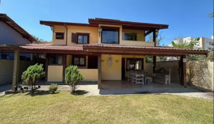 Ubatuba, Horto- Belíssima Casa de Condomínio com 263m², 4 Dormitórios sendo 3 suítes!