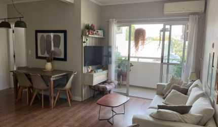 Ubatuba, Centro- Apartamento todo reformado, com 3 dormitórios, sendo 1 suíte, em condomínio completo e aconchegante!