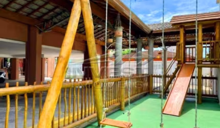 Ubatuba, Centro - Apto com 52m2, bem localizado, sendo 2 dormitórios sendo 01 suíte, sala e cozinha integrada e lazer.