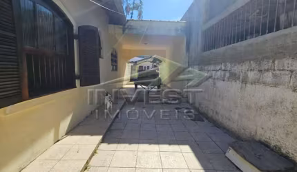 Ubatuba, Centro - Casa 02 dormitórios, excelente para fins comercial.