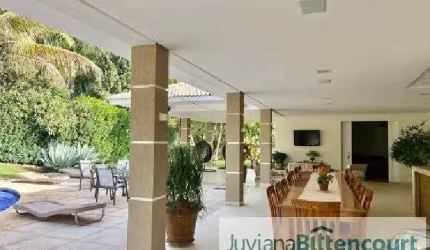 Casa térrea a venda com 532 metros  construção quadrados 4 suítes
