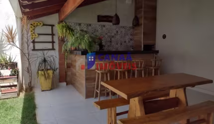 Casa 3 quartos, 2 suítes, 4 banheiros próximo Feira do B. Martins