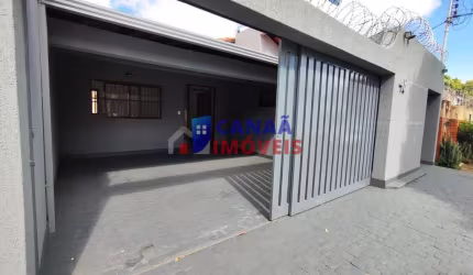 Casa 3 quartos 1 suíte com armarios proximo à UFU Santa Mônica, setor nobre!
