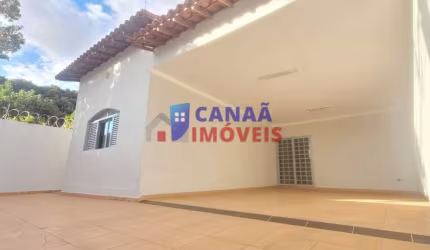 Casa 3 quartos 1 suíte próxima UFU Santa Mônica