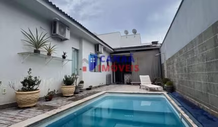 Casa  3 suítes c/ piscina aquecida área nobre Bairro Santa Mônica