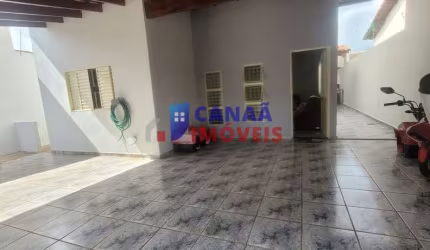 linda casa 3 quartos 1 suíte bairro jardim palmeiras proximo ABC supermercado