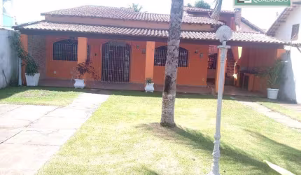 Casa Linear à venda no centro de  rio das Ostras - RJ Composta por 3 quartos sendo uma suíte, sala, cozinha , 1 banheiro social, área de serviço,  6 v