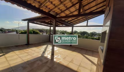 Apartamento com terraço / cobertura (2 andares) à venda no bairro Extensão Serramar/Rio das Ostras:   Apartamento com 57m², sala integrada com cozinha