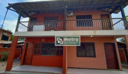 Casa duplex, 2 quartos, bem localizada