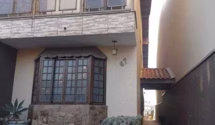 Sobrado para venda tem 285 metros quadrados com 3 quartos em Vila Mangalot - São Paulo - SP