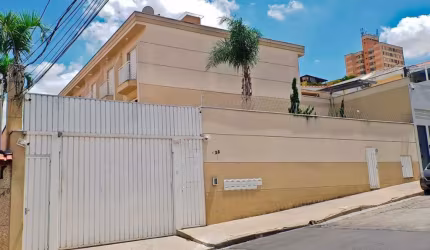SOBRADO EM CONDOMÍNIO FECHADO