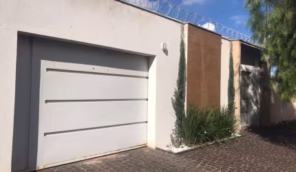 Casa com 3 quartos à venda no Dona Zulmira, Uberlândia  por R$ 750.000