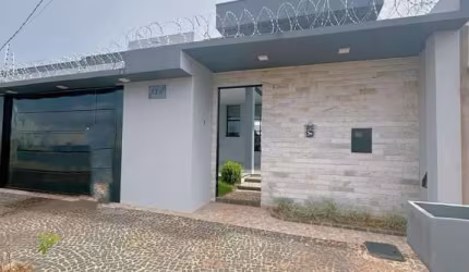 Casa com 3 quartos à venda no Aclimação, Uberlândia  por R$ 990.000