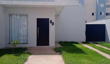 Casa em condomínio fechado com 2 quartos à venda no Jardim Holanda, Uberlândia  por R$ 490.000