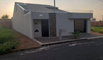 Casa com 4 quartos à venda no Jardim Holanda, Uberlândia  por R$ 650.000