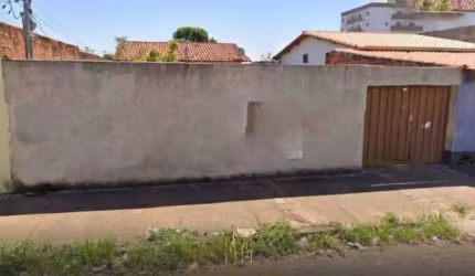 Terreno à venda no Jardim das Palmeiras, Uberlândia  por R$ 260.000