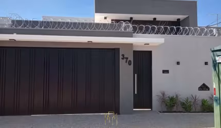 Casa com 3 quartos à venda em Granada, Uberlândia  por R$ 980.000
