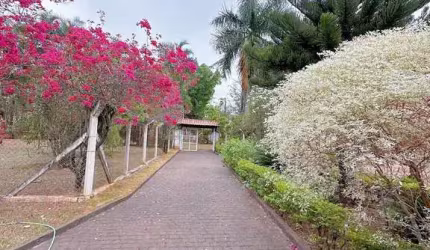 Chácara de luxo à venda em Uberlândia-MG,  Chácaras Eldorado: 4 quartos, 3 suítes, 1 sala, 4 banheiros, 324m² de área.