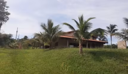 Chácara de luxo à venda em Indianópolis-MG, Bairro Oficial, com 4 quartos, 1 suíte, 2 salas e 10.000 m² de área.