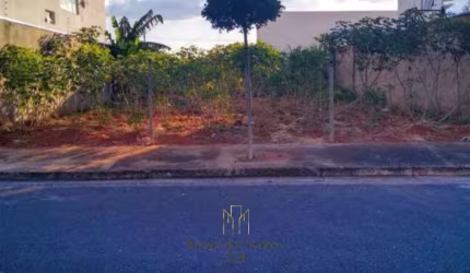 Terreno comercial à venda no Novo Mundo, Uberlândia  por R$ 280.000