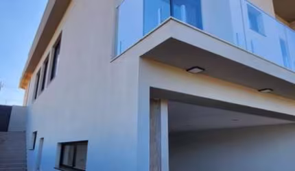 Casa em Condomínio Terras Alpha: Luxo e Conforto no Coração de Granja Marileusa, Uberlândia - 3 Quartos, 3 Suítes, 4 Vagas - 235m².