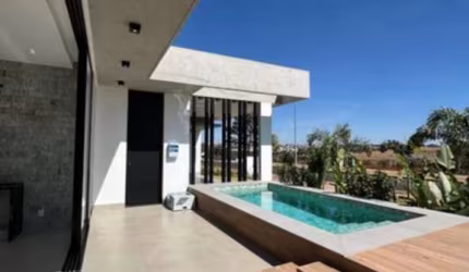 Alphaville 1: Condomínio de Luxo Casa  à Venda em Uberlândia-MG - 4 Quartos, 4 Suítes, 3 Vagas - 234m² no Granja Marileusa