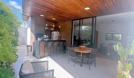 Imperdível Casa em Condomínio de Luxo em Uberlândia-MG, 4 Quartos, 2 Suítes, 4 Vagas, 256m² - Alto Umuarama !