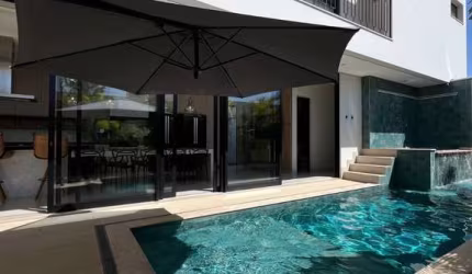 Venda luxuoso condomínio Alphaville 1 em Granja Marileusa, Uberlândia-MG: 4 quartos, 4 suítes, 336m².