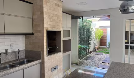 Luxuosa casa em condomínio à venda em Uberlândia-MG, 3 suítes, 3 quartos, 4 banheiros, 1 sala, 3 vagas, 189,00 m².