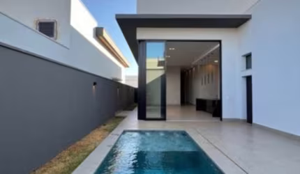 Casa Condomínio Arts à venda em Uberlândia-MG: 3 quartos, 3 suítes, 5 vagas de garagem, 252m²!
