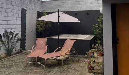 Casa à venda em Uberlândia-MG: 3 quartos, 1 suíte, 3 banheiros, 3 vagas na garagem, 167 m² no Jardim Inconfidência.