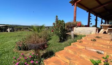 Fazenda à venda em Uberlândia-MG, bairro Tubalina: 2 quartos, 1 suíte, 25 alqueires de área!