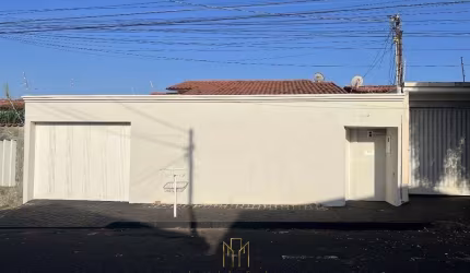 Casa à venda em Uberlândia-MG, bairro Custódio Pereira: 5 quartos, 2 suítes, 2 salas, 3 banheiros, 3 vagas, 190,19m²!