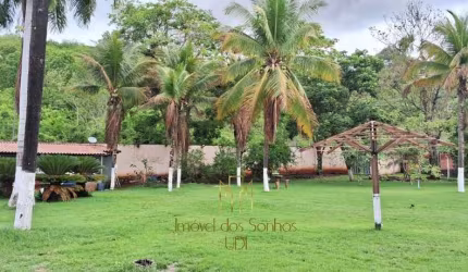 Oportunidade única! Rancho de luxo com 5 quartos e 1 suíte à venda em Uberlândia-MG, no bairro Conjunto Alvorada.