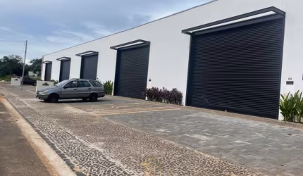 Galpão Comercial para Locação em Uberlândia-MG, Bairro Shopping Park: Amplas Instalações e Localização Privilegiada!