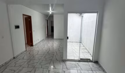 Casa à venda em Uberlândia-MG: 3 quartos, 1 sala, 1 banheiro, 2 vagas de garagem - Imperdível!