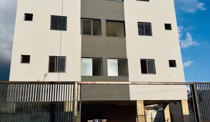 Apartamento à venda em Uberlândia-MG, bairro Segismundo Pereira: 2 quartos, 1 suíte, ótima localização!