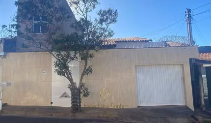 Espetacular casa à venda em Uberlândia-MG, bairro Luizote de Freitas: 3 quartos, 1 suíte, 1 sala, 1 banheiro, 1 vaga, 150m².