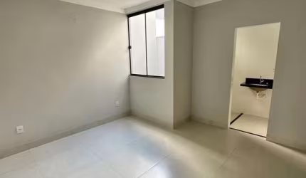 Casa à venda em Uberlândia-MG: 2 quartos, 1 suíte, 1 sala, 1 banheiro, 3 vagas de garagem, 69m² no Shopping Park!