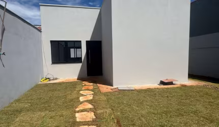 Imperdível oportunidade! Casa à venda em Uberlândia-MG, Morumbi: 3 quartos, 1 suíte, sala, banheiro, 2 vagas, 65m². Confira!