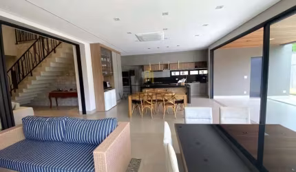 CASA EM CONDOMINIO