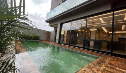 Sobrado com 4 suítes e suíte master com hidro.